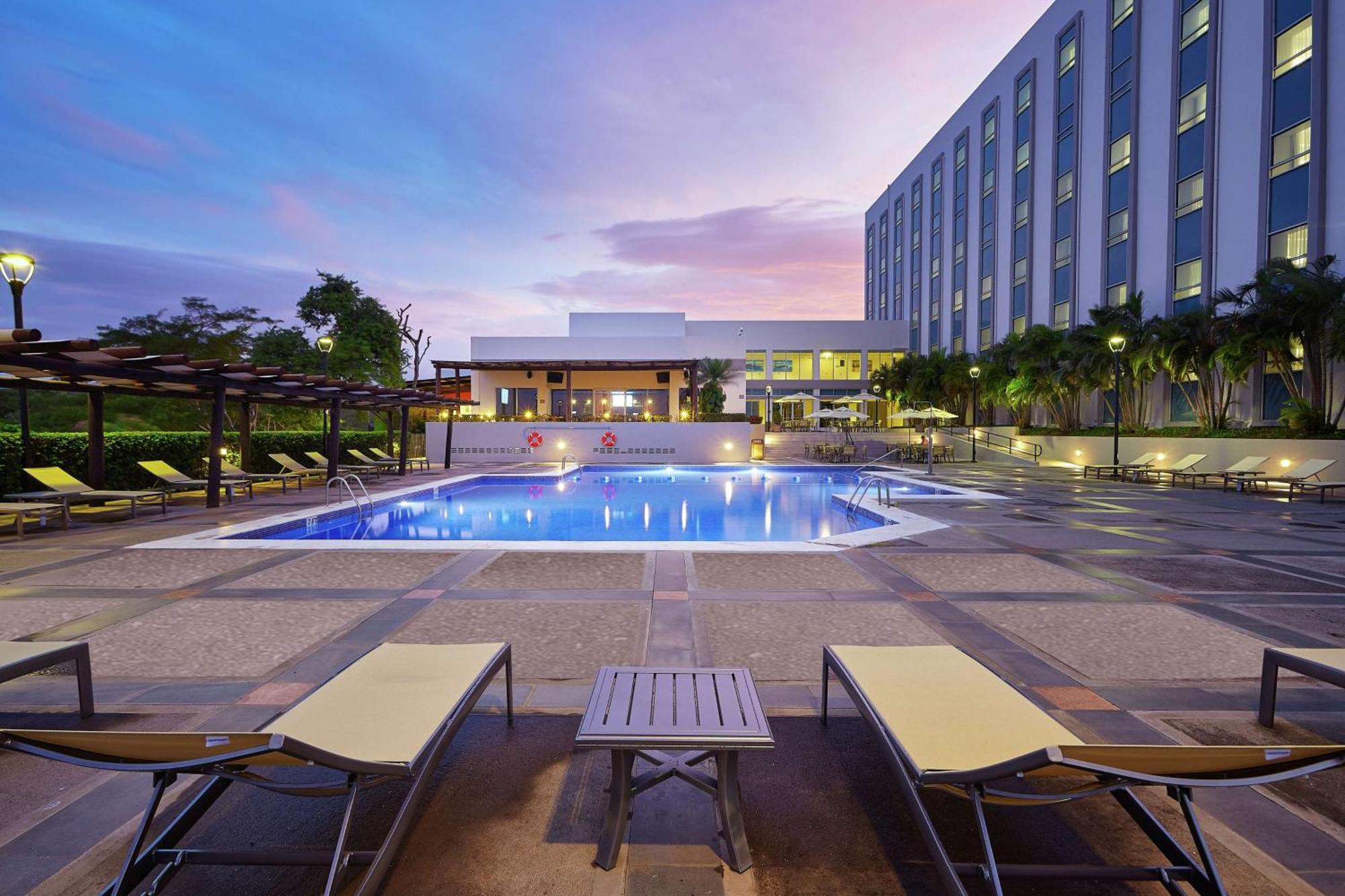 Hilton Doubletree By Hilton Managua Hotel Bagian luar foto