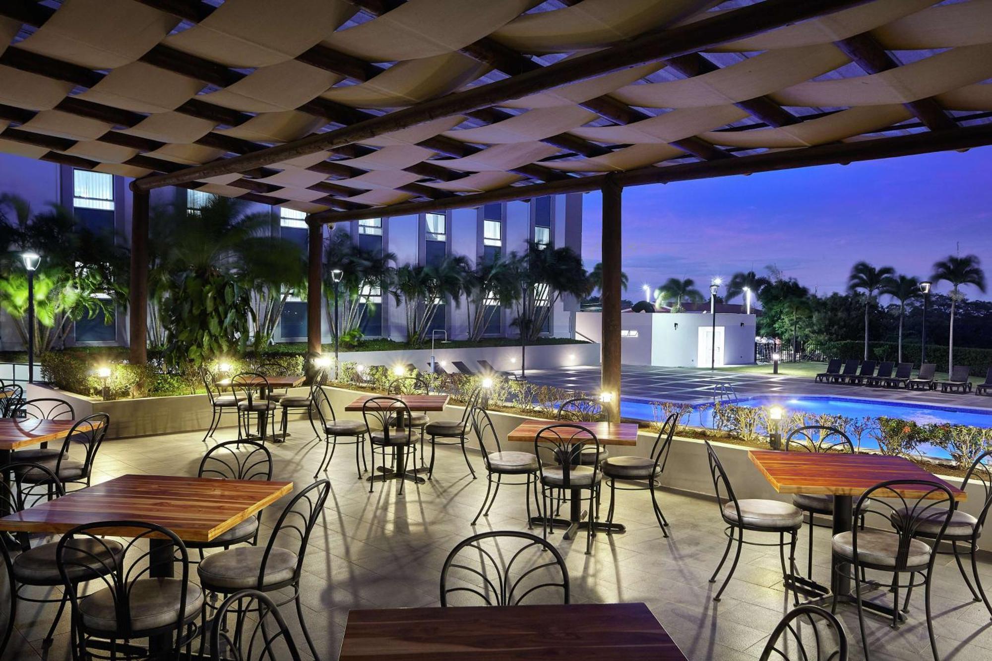 Hilton Doubletree By Hilton Managua Hotel Bagian luar foto